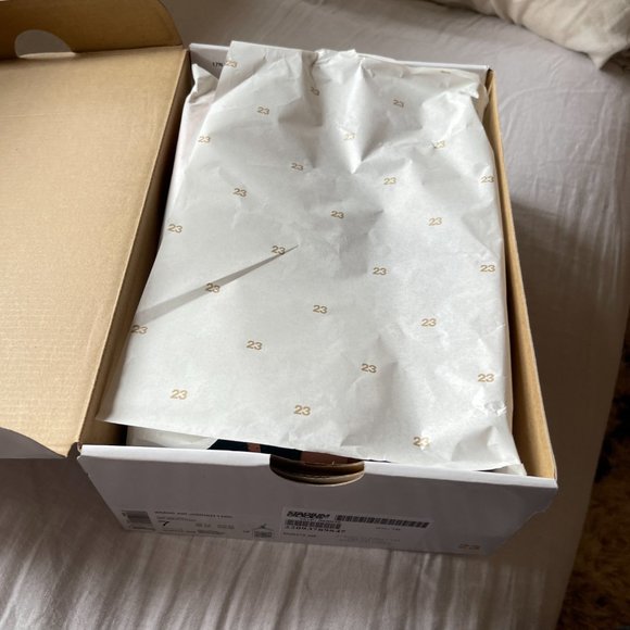 SOLD! WMNS AIR JORDAN 1 MID 100% Authentic Brand New in Box! - Picture 5 of 10